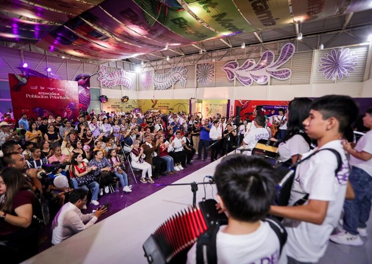 Inauguran AVA y María stand del DIF Estatal en la Feria Tamaulipas 2024