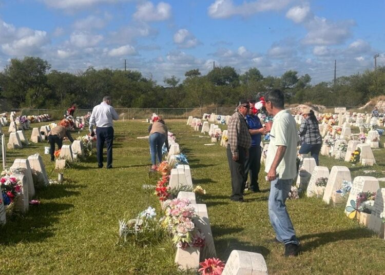 Intensifica Salud acciones contra el dengue y fumiga panteones