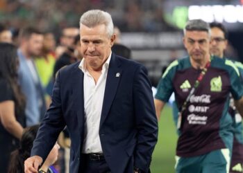 «El Vasco» es hospitalizado previo al juego de México