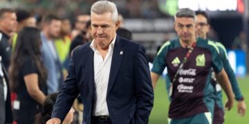 «El Vasco» es hospitalizado previo al juego de México