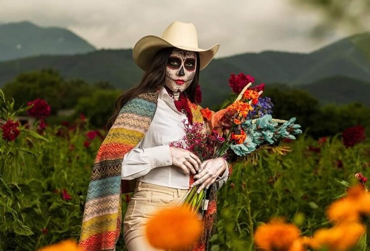 Diputada de Victoria se disfraza de Catrina del Norte