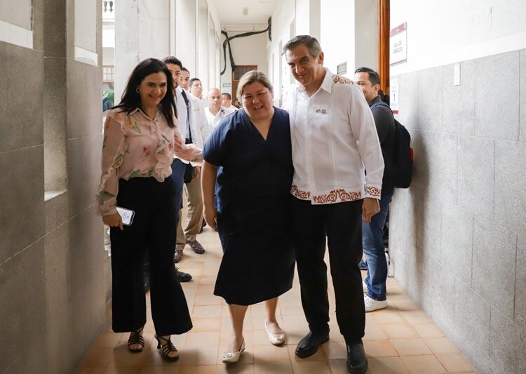 Mónica Villarreal y alcaldes de la Zona se reúnen con Gobernador AVA en Tampico