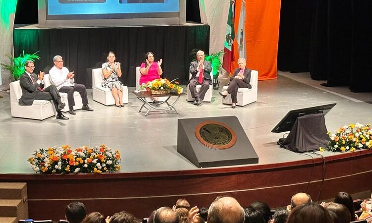 Participa Mónica Villarreal en Congreso Nacional de Derecho en la UAT