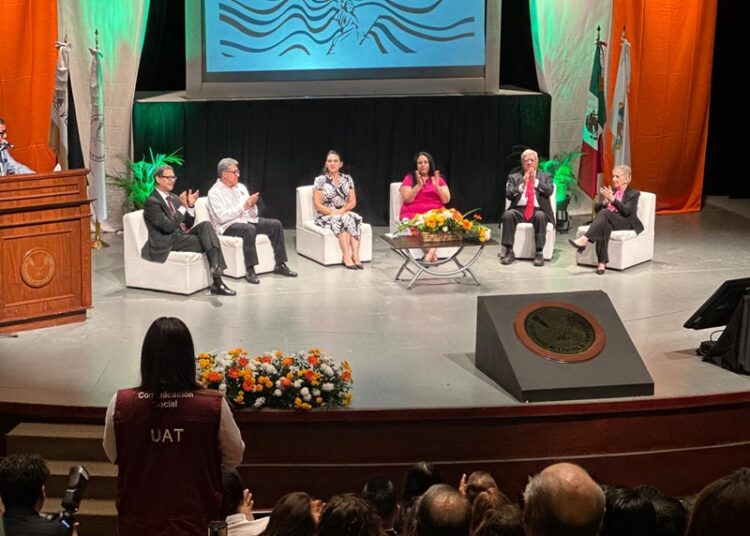 Participa Mónica Villarreal en Congreso Nacional de Derecho en la UAT