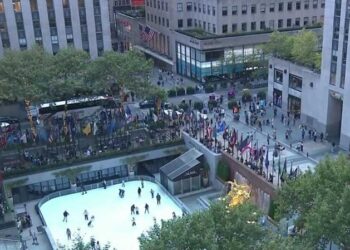 ¡Inauguraron pista de hielo del Rockefeller Center en NY!
