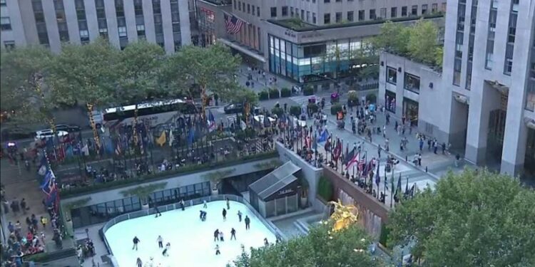 ¡Inauguraron pista de hielo del Rockefeller Center en NY!