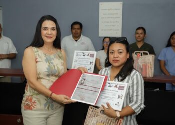 Pone en marcha Mónica Villarreal programa de adopción y protección animal