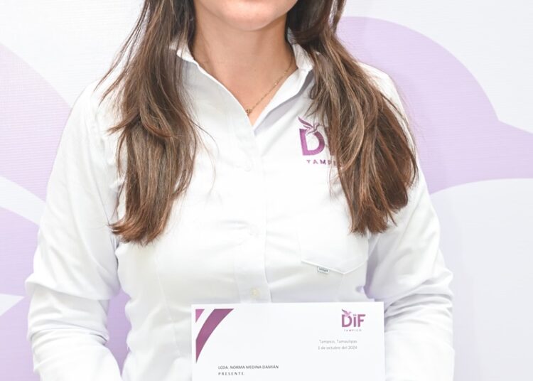 Presidenta del DIF Tampico entrega nombramientos a equipo de colaboradoras