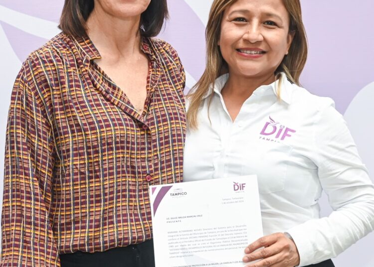 Presidenta del DIF Tampico entrega nombramientos a equipo de colaboradoras