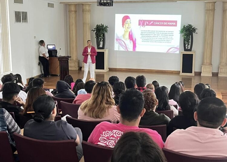 Promueve la UAT concientización sobre el cáncer de mama