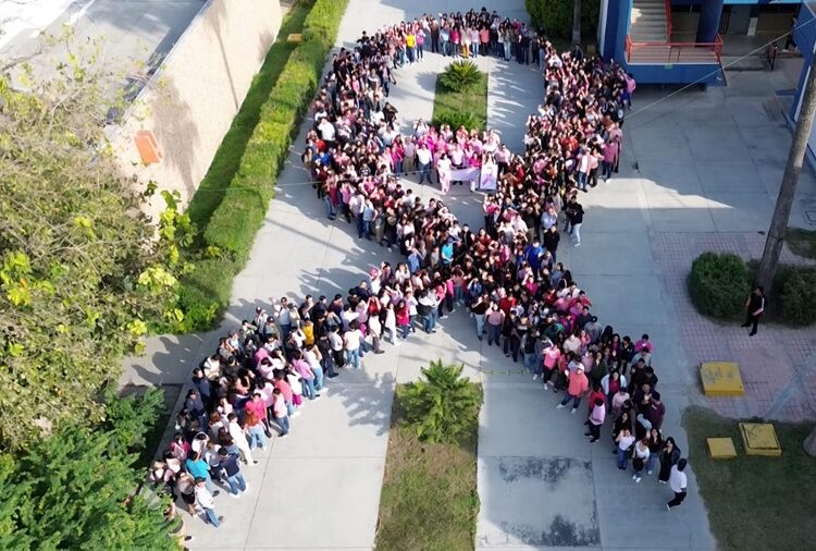 Promueve la UAT concientización sobre el cáncer de mama