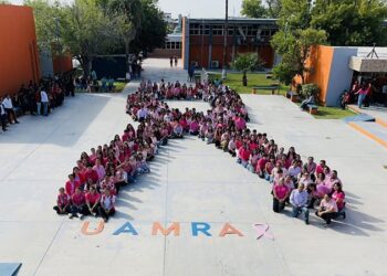 Promueve la UAT concientización sobre el cáncer de mama