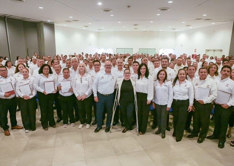 Reciben docentes del COBAT nombramientos de homologación y renivelación