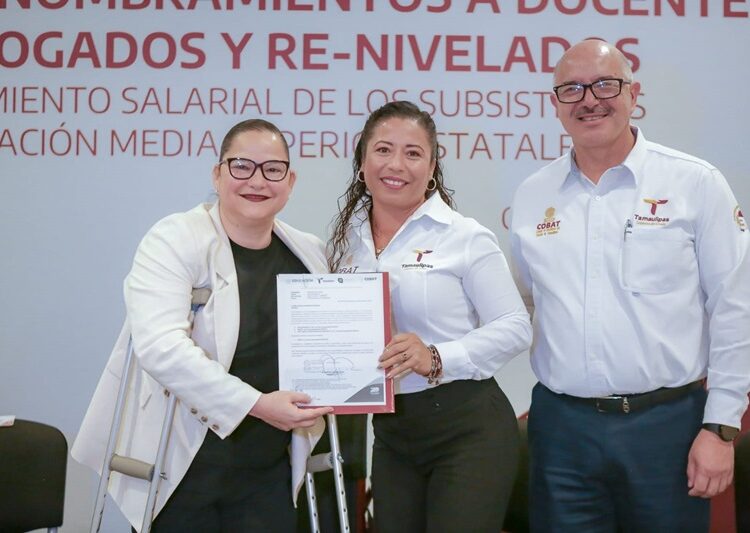 Reciben docentes del COBAT nombramientos de homologación y renivelación