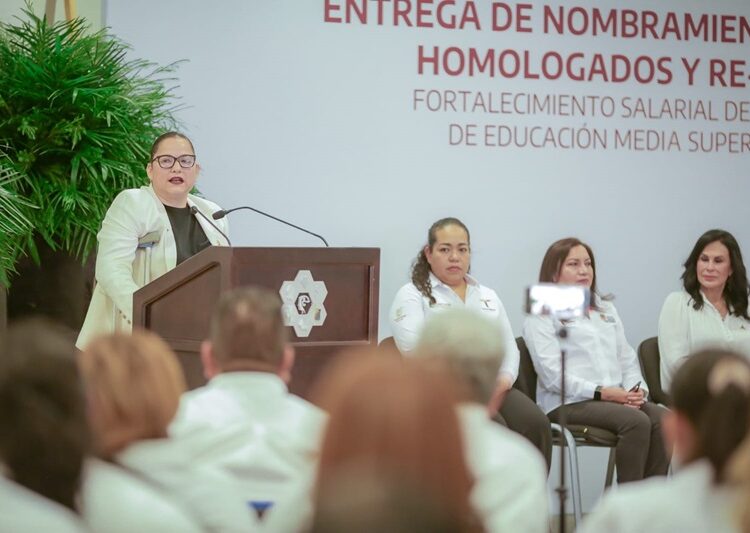 Reciben docentes del COBAT nombramientos de homologación y renivelación