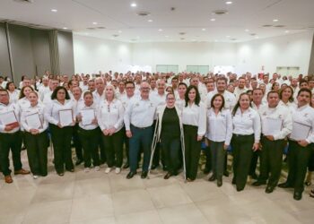 Reciben docentes del COBAT nombramientos de homologación y renivelación