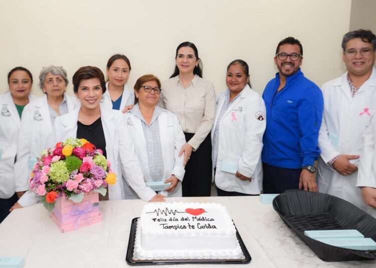 Reconoce Mónica Villarreal a los Profesionales Médicos en su Día