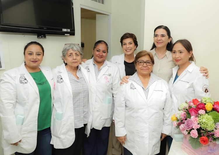 Reconoce Mónica Villarreal a los Profesionales Médicos en su Día