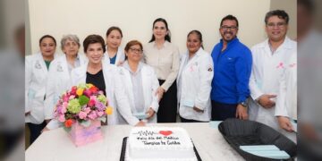 Reconoce Mónica Villarreal a los Profesionales Médicos en su Día