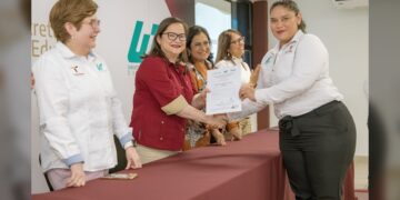 Reconocen a docentes, personal administrativo y estudiantes de la UT Altamira