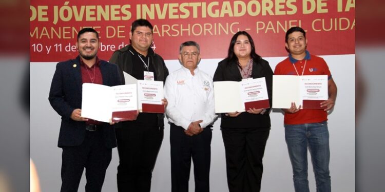 Reconocen a jóvenes investigadores de la UAT