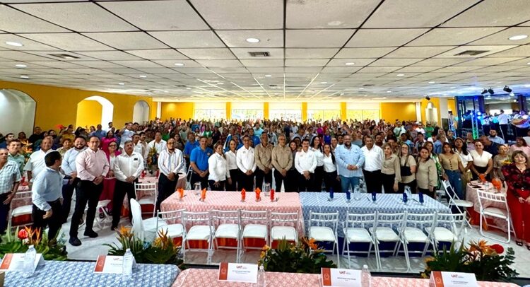 Rector Dámaso Anaya presidió la celebración del 51 años del SUTUAT