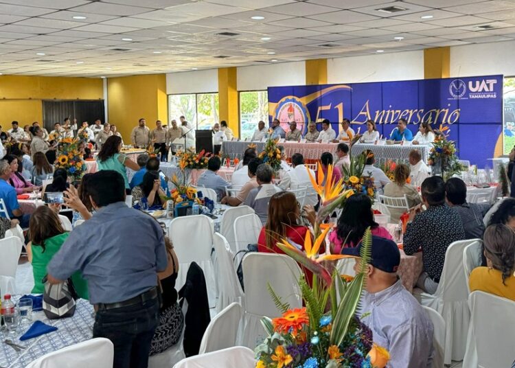 Rector Dámaso Anaya presidió la celebración del 51 años del SUTUAT