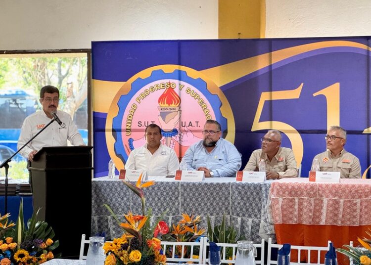 Rector Dámaso Anaya presidió la celebración del 51 años del SUTUAT