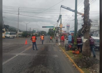 ¡Repararan semáforo en Tamatán!