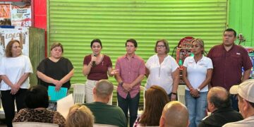 Responde Mónica Villarreal compromiso con locatarios del Mercado del Norte