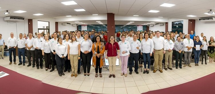 Reconocen a docentes, personal administrativo y estudiantes de la UT Altamira