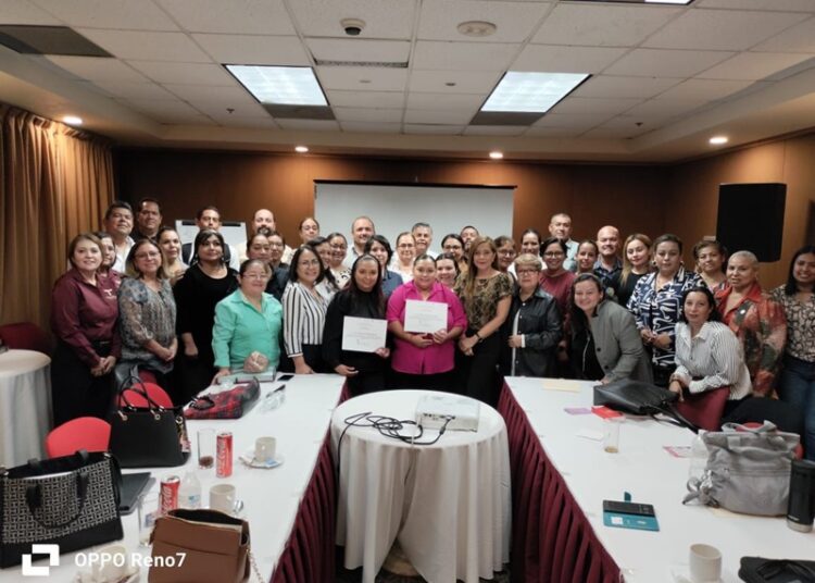 SET capacita a maestros normalistas