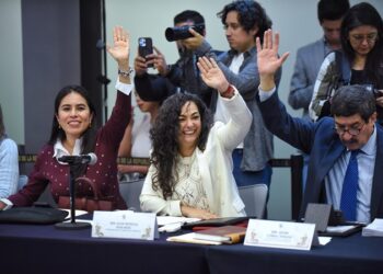 Senado aprueba elevar programas sociales a derechos constitucionales