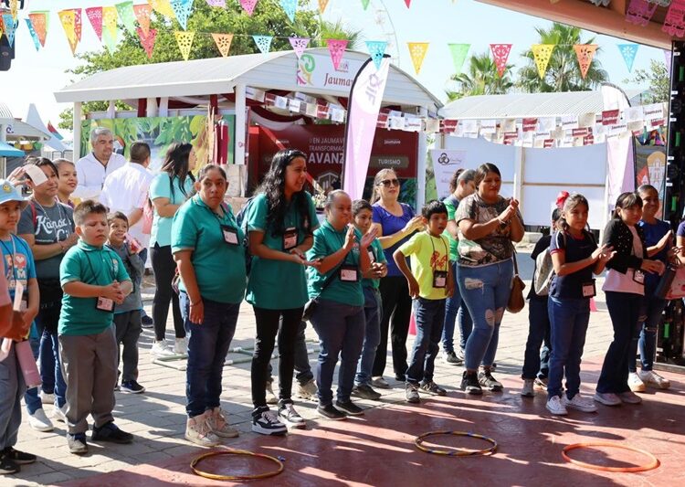 Stand Victoria en la Feria Tamaulipas recibe a estudiantes