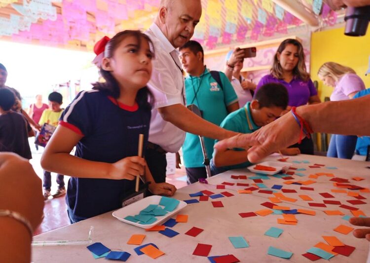 Stand Victoria en la Feria Tamaulipas recibe a estudiantes