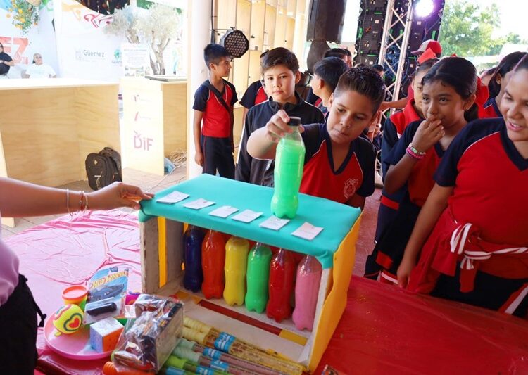 Stand Victoria en la Feria Tamaulipas recibe a estudiantes