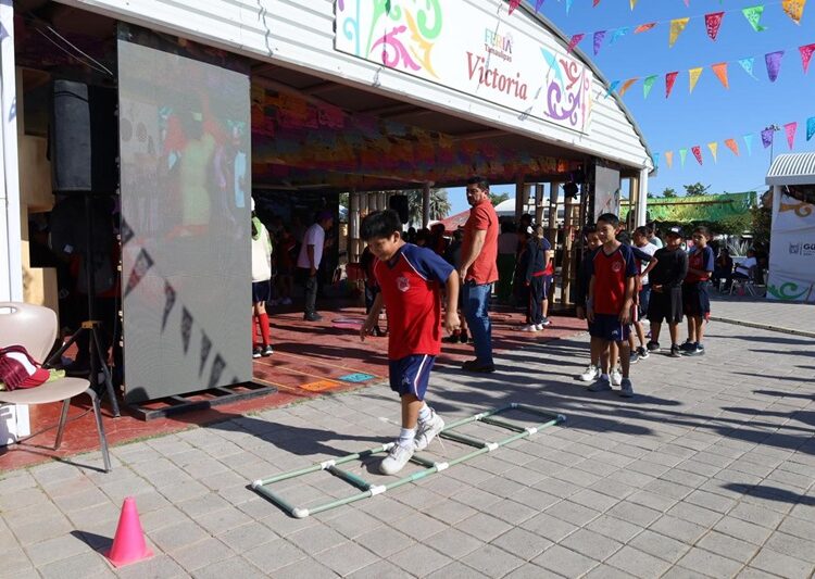 Stand Victoria en la Feria Tamaulipas recibe a estudiantes