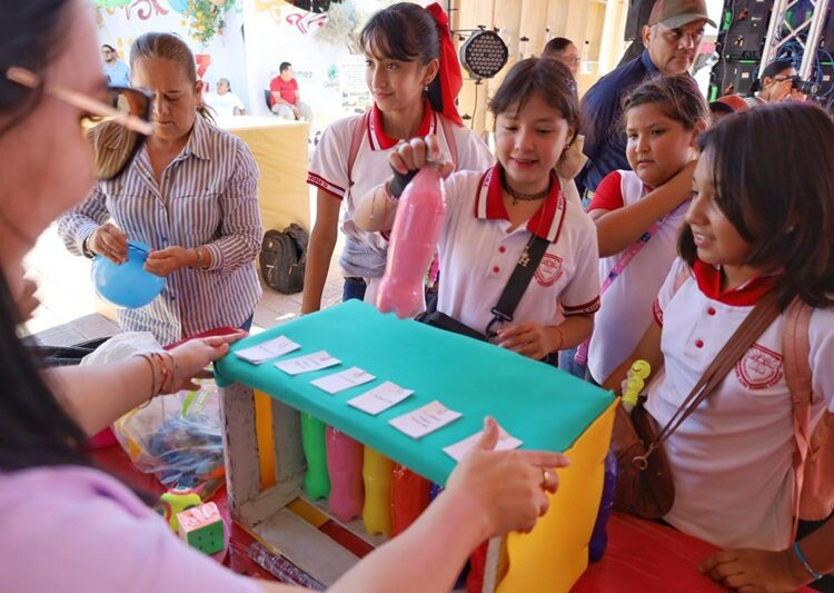 Stand Victoria en la Feria Tamaulipas recibe a estudiantes