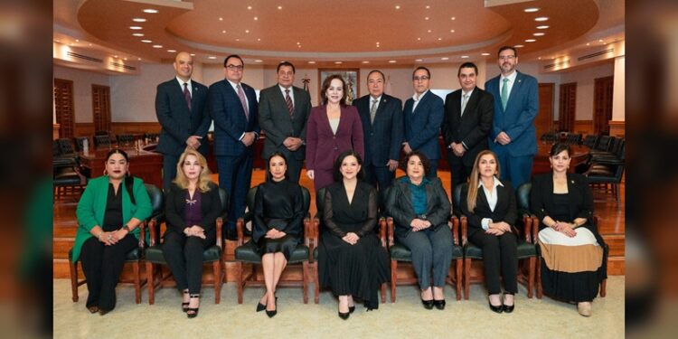 Tiene NLD gobierno de paridad, presenta Carmen Lilia gabinete igualitario