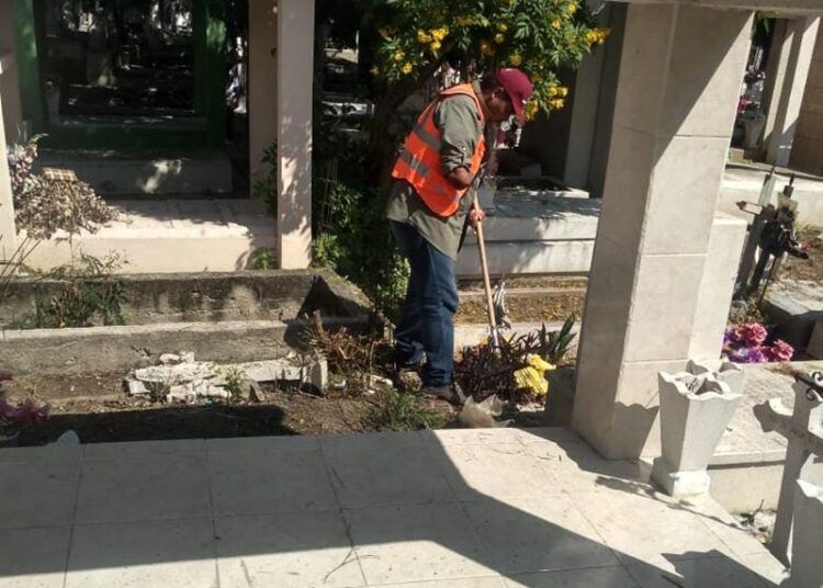 Trabaja Gobierno de Victoria en limpieza de panteones municipales