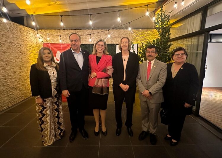 UAT y Embajada de Australia fortalecen su cooperación