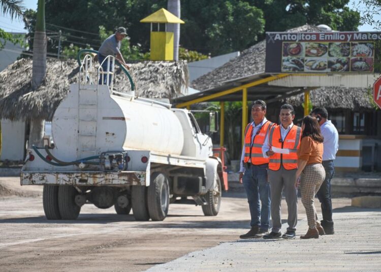 Supervisa Gattás avance de pavimentación en la México