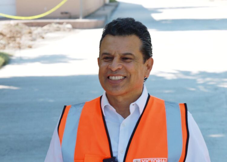 Supervisa Gattás avance de pavimentación en la México