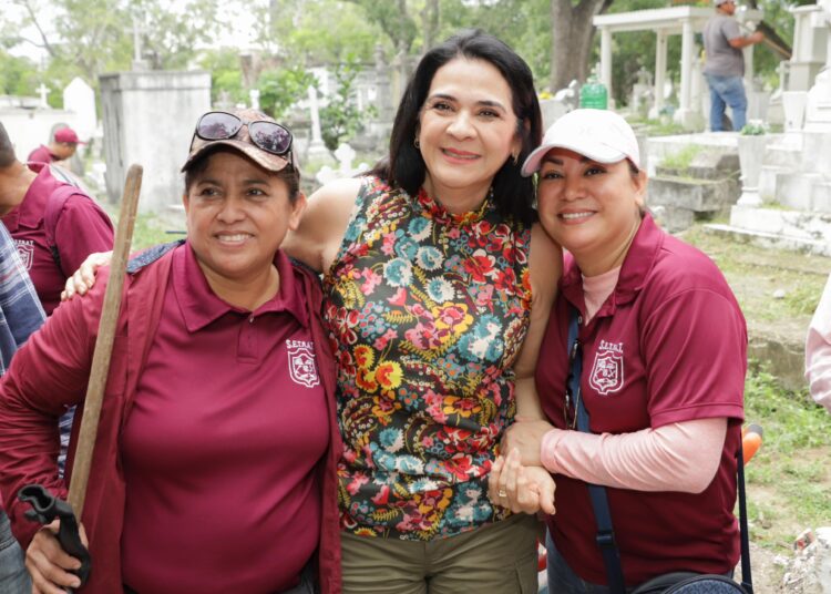 Mónica encabeza jornada de limpieza en el panteon