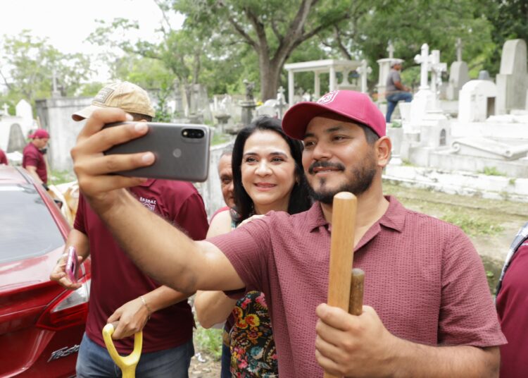 Mónica encabeza jornada de limpieza en el panteon