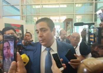 ¡Ismael llega al Congreso con amparo en mano!