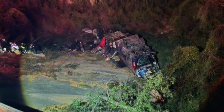 Tragedia Carretera: mueren 24 pasajeros de un Omnibus