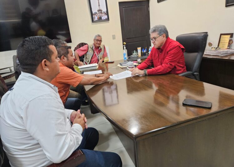 Recibe Armando Martínez a nueva dirigencia del SUTRA