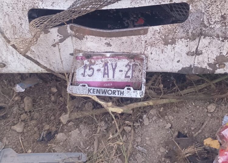 Se accidenta trailer en la Monterrey-Nuevo Laredo