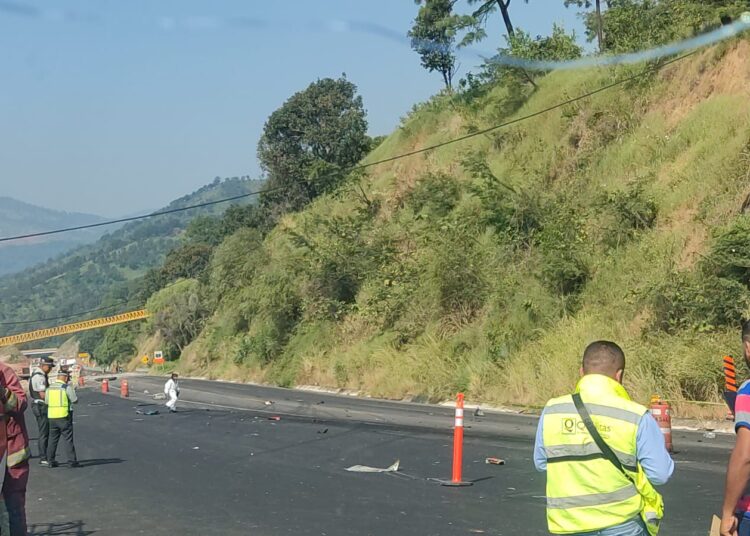 Imprudencia de conductores ocasiona grave accidente en la siglo XXI
